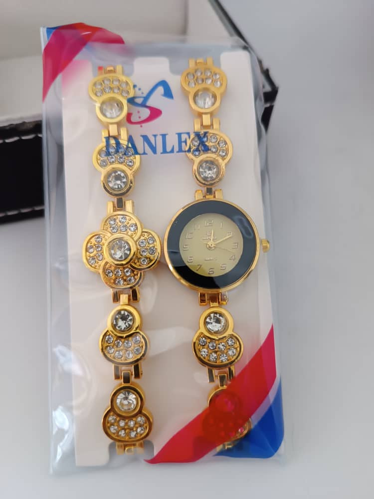 ساعة نسائية ماركة deplex