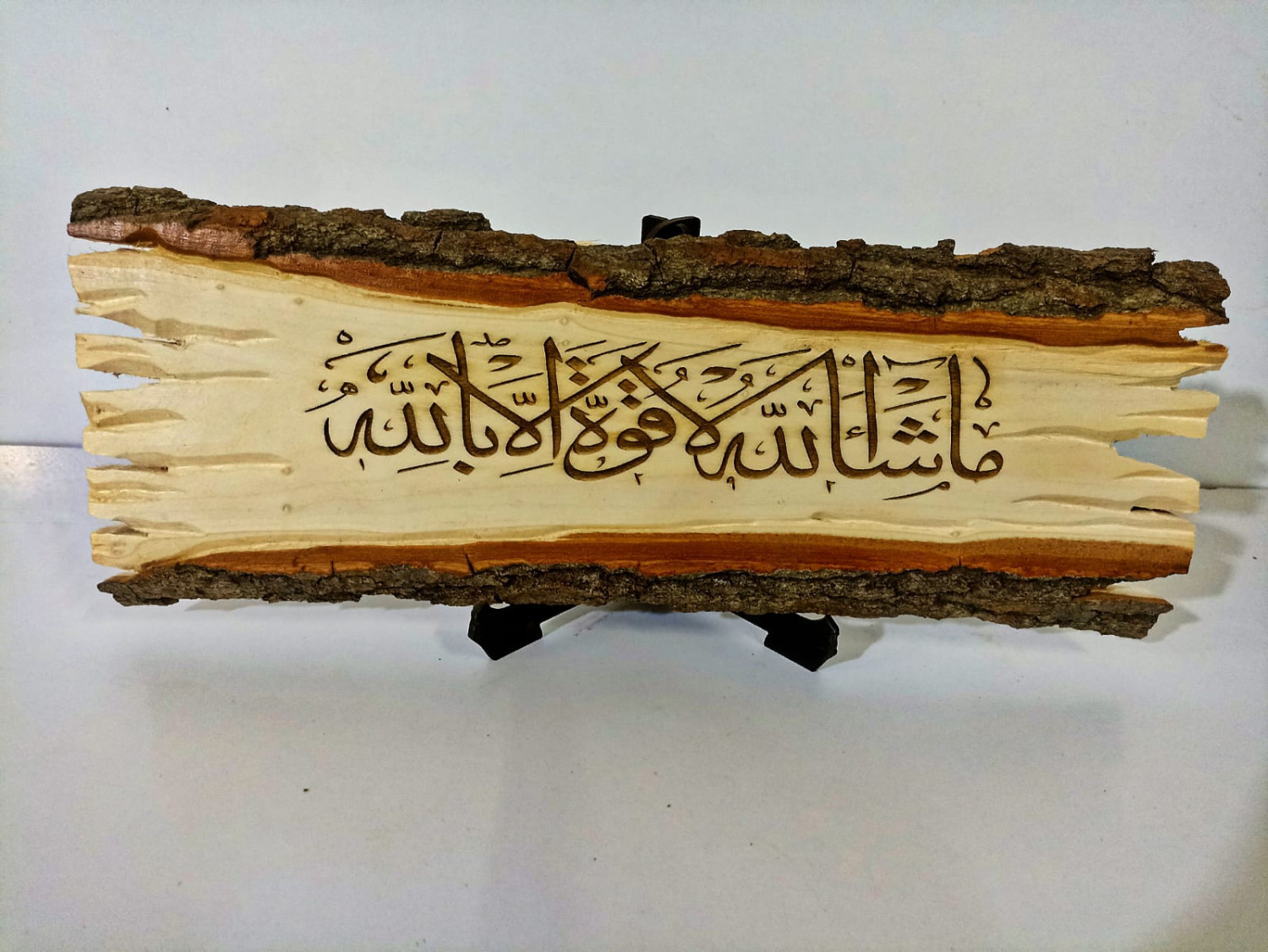 لوحة فنية مع استاند من خشب الحور الأبيض – طلاء فرنيش لامع