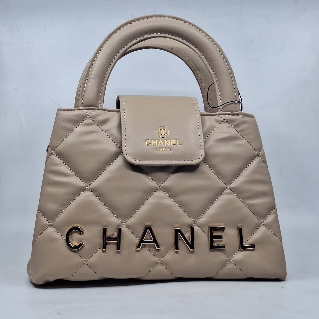 حقيبة Chanel جلد كروك مكفول – بحزام طويل